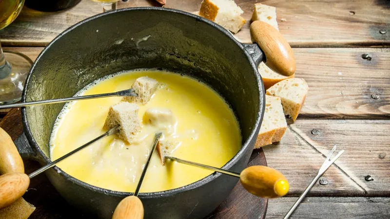 Fondue de queijo super econômico: Você conhece a origem dessa receita?