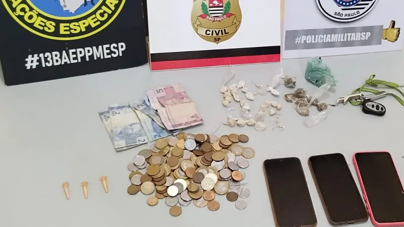 Ela estava de posse de cocaína, crack e maconha