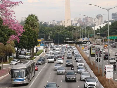 Prefeitura de SP suspende rodízio na capital por causa de greve desta terça (28)