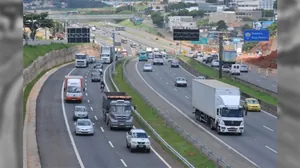 Grupo fortemente armado efetua roubo de carga na rodovia Dom Pedro I