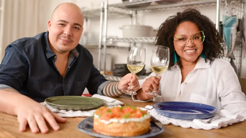 Casal de chefs entrega segredo para relacionamento duradouro: “Uma lava-louças"