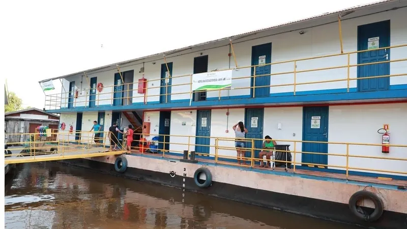 Hospitais flutuantes oferecem tratamento para mais de 4 mil pessoas na Amazônia