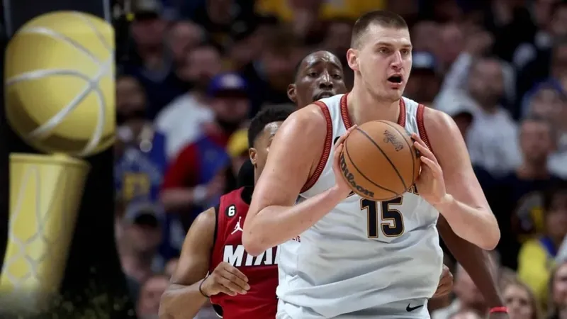 Campeão e MVP, Nikola Jokic se destaca ao liderar todas as estatísticas na NBA