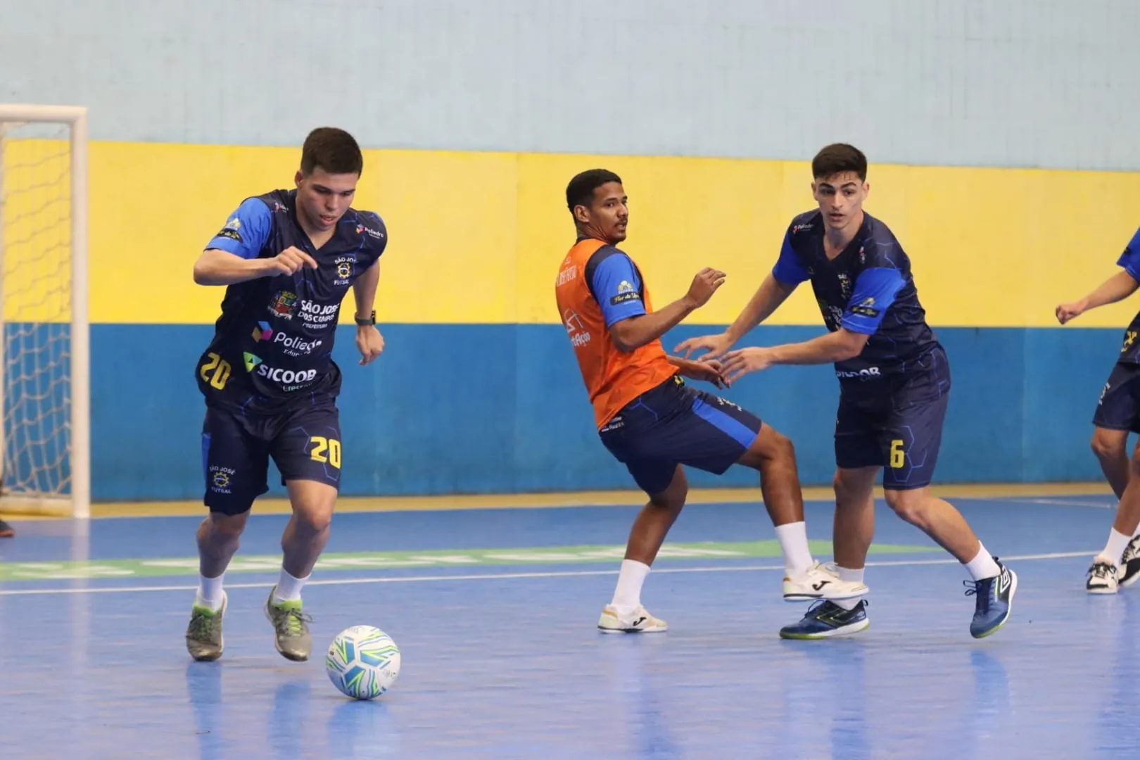 BASQUETEBOL TAUBATE: EQUIPE SUB 19 FEMININO TAUBATE X SJC