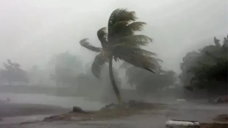 Ciclone extratropical provoca chuva forte e alaga cidades do RS e de SC