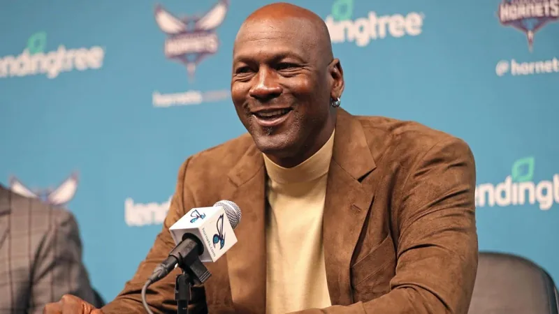 NBA: Michael Jordan oficializa venda do Charlotte Hornets