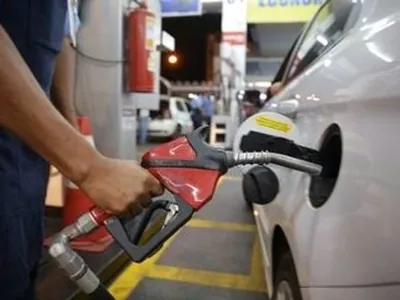 Por que os carros têm menor autonomia com etanol do que com gasolina?