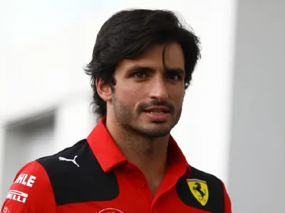 Carlos Sainz cita 'ego de piloto' ao não ser escolhido por Mercedes ou Red Bull