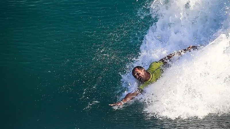 Guarda vidas é campeão internacional de Bodysurf