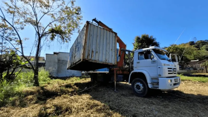 Prefeitura de Ubatuba realiza intervenção para impedir ocupação irregular