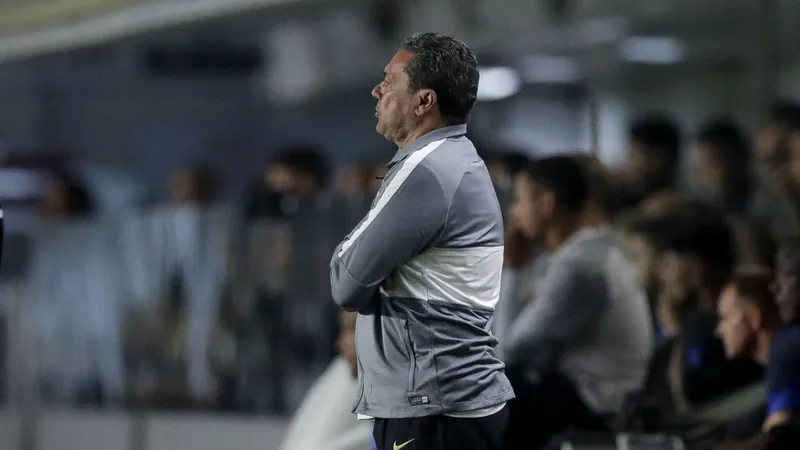 "Porrada não faz ganhar jogo", diz Luxemburgo após vitória do Corinthians