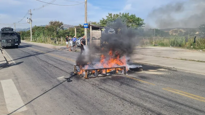 Protesto por morte de jovem em Paciência interrompe operação do BRT