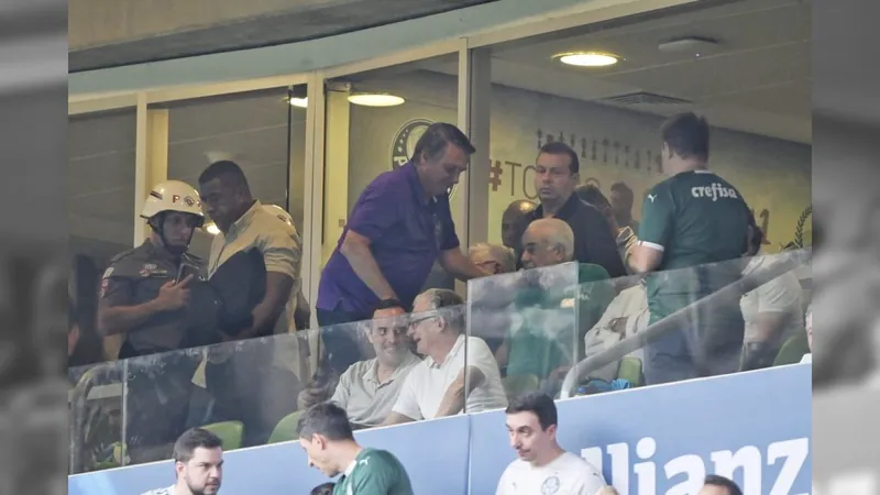 Antes de julgamento no TSE, Bolsonaro vai ao Allianz ver Palmeiras x Botafogo