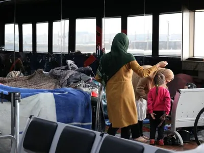 Surto de sarna é identificado em afegãos refugiados no Aeroporto de Guarulhos