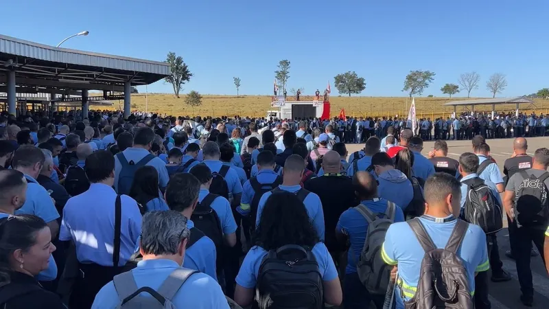 Metalúrgicos da General Motors aprovam layoff em São José dos Campos