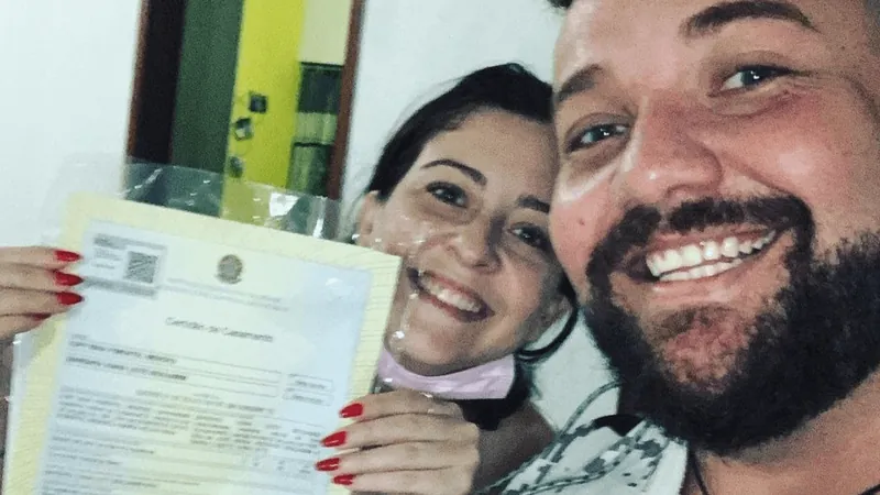 Casal comemora divórcio depois de cinco anos separados