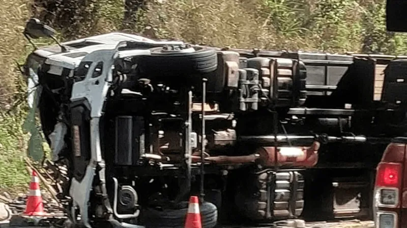 Acidente interdita Rodovia Floriano Rodrigues e causa 5km de lentidão