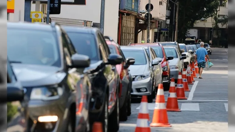 Prazo para licenciamento de veículos com placa final 1 ou 2 acaba nesta segunda-feira