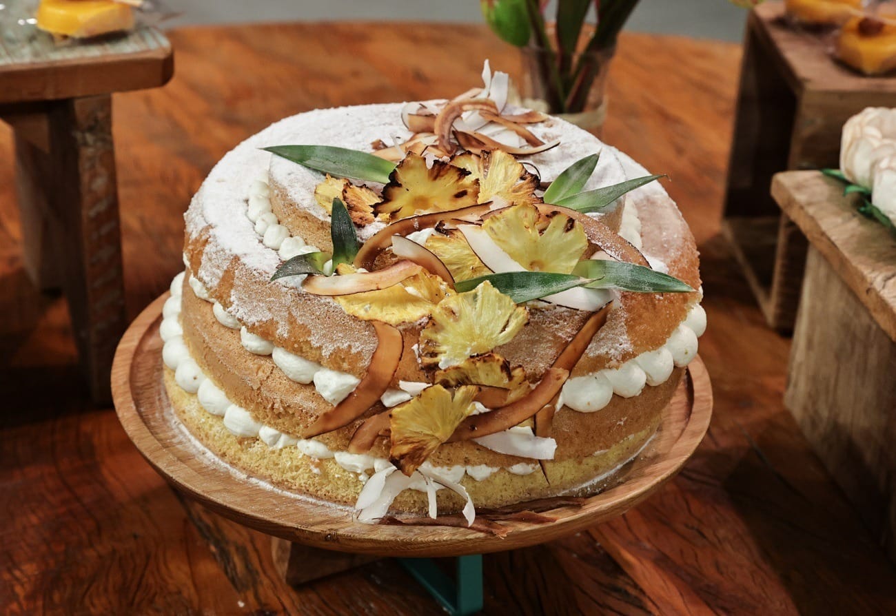 Como Fazer Bolo de Abacaxi com Coco para Festas! - Comida na Rede