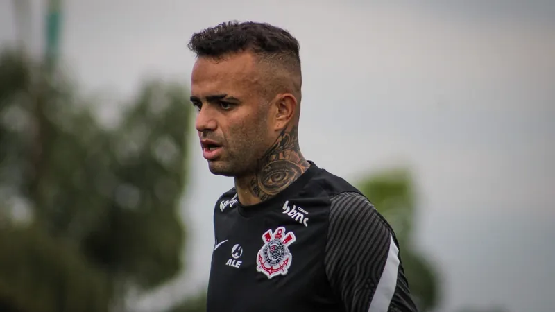 Luan, do Corinthians, é agredido por torcedores em motel de São Paulo