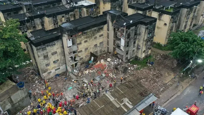 Defesa Civil realiza novas vistorias no conjunto onde prédio desabou em Recife