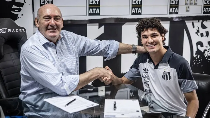 Santos anuncia a contratação do lateral-esquerdo Dodô