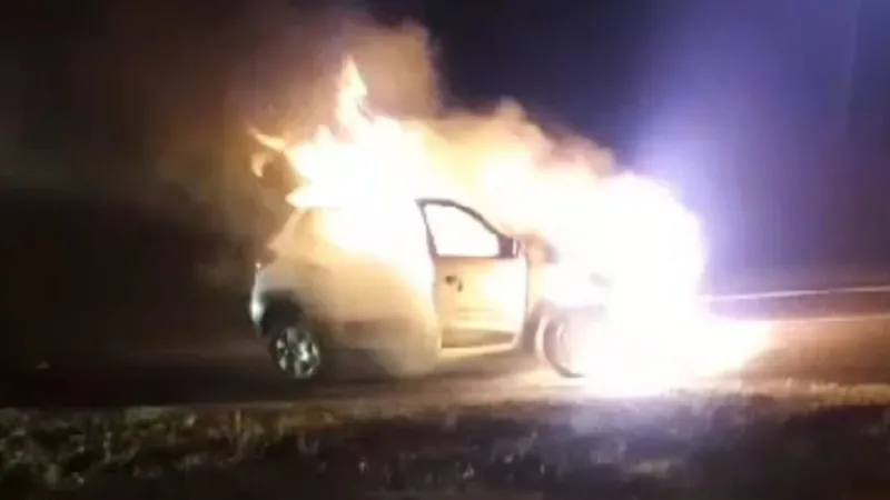 O veículo sofreu uma pane elétrica na estrada