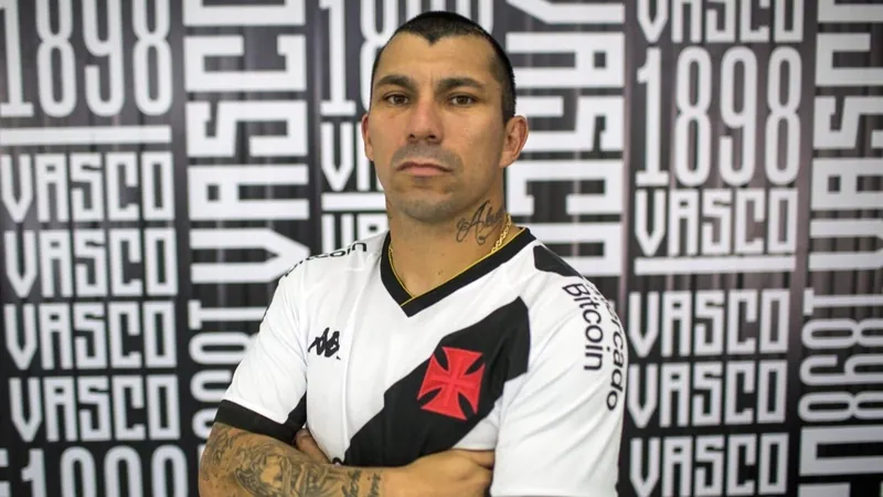 Vasco anuncia volante chileno Gary Medel