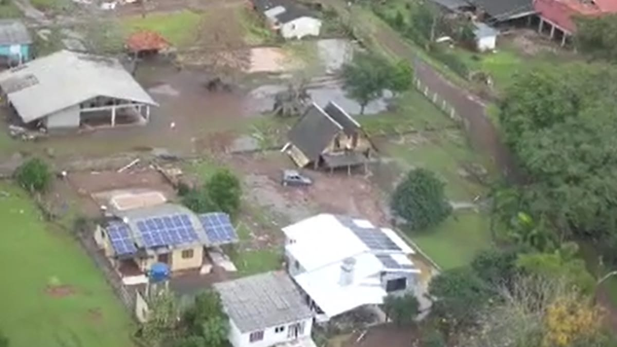 Com ruas e casas inundadas, Porto Alegre e Região Metropolitana estão em  alerta diante de mais chuva e nova formação de ciclone