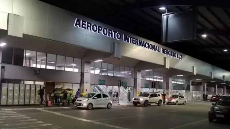 Aeroporto de Florianópolis é reaberto após avião derrapar na pista