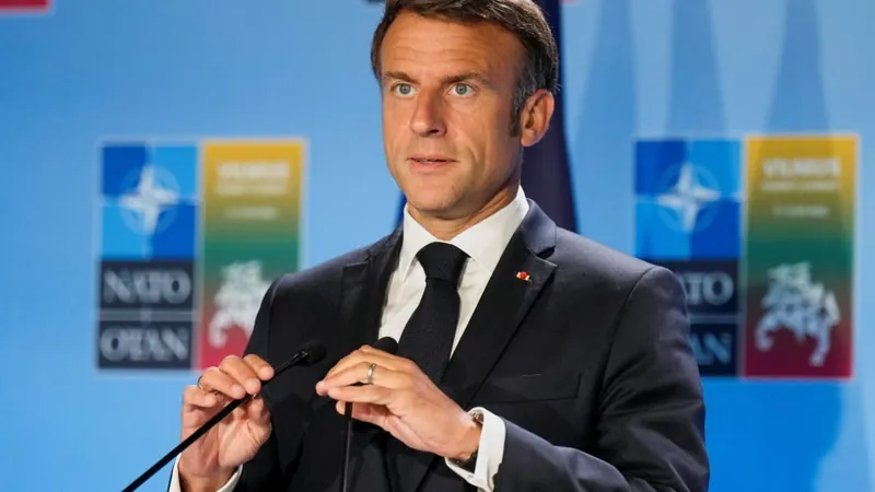 Ultradireita avança nas eleições da França, acumulando 35% dos votos
