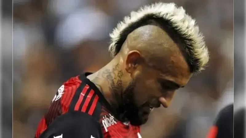 Jogador Arturo Vidal está oficialmente fora do Flamengo