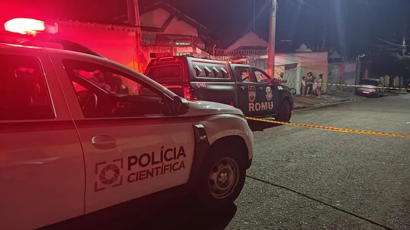 Suspeita de feminicídio: casal é encontrado morto dentro de casa incendiada