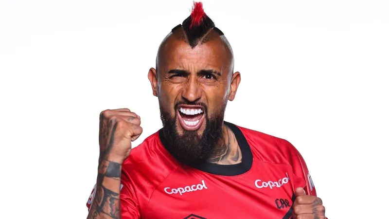 Athletico anuncia a contratação de Vidal, ex-Flamengo