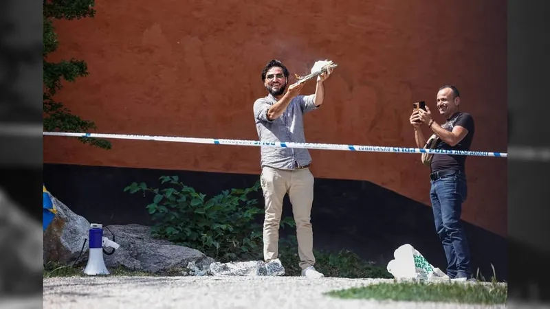 Manifestante queima exemplar do Alcorão em frente à Grande Mesquita de Estocolmo