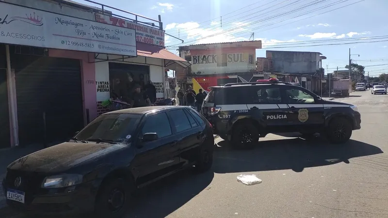 Três são detidos e casa é demolida em operação policial em São José dos Campos