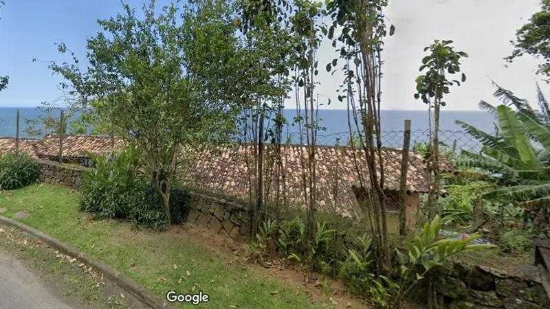 Corpo com rosto desfigurado é encontrado no mar em Ilhabela