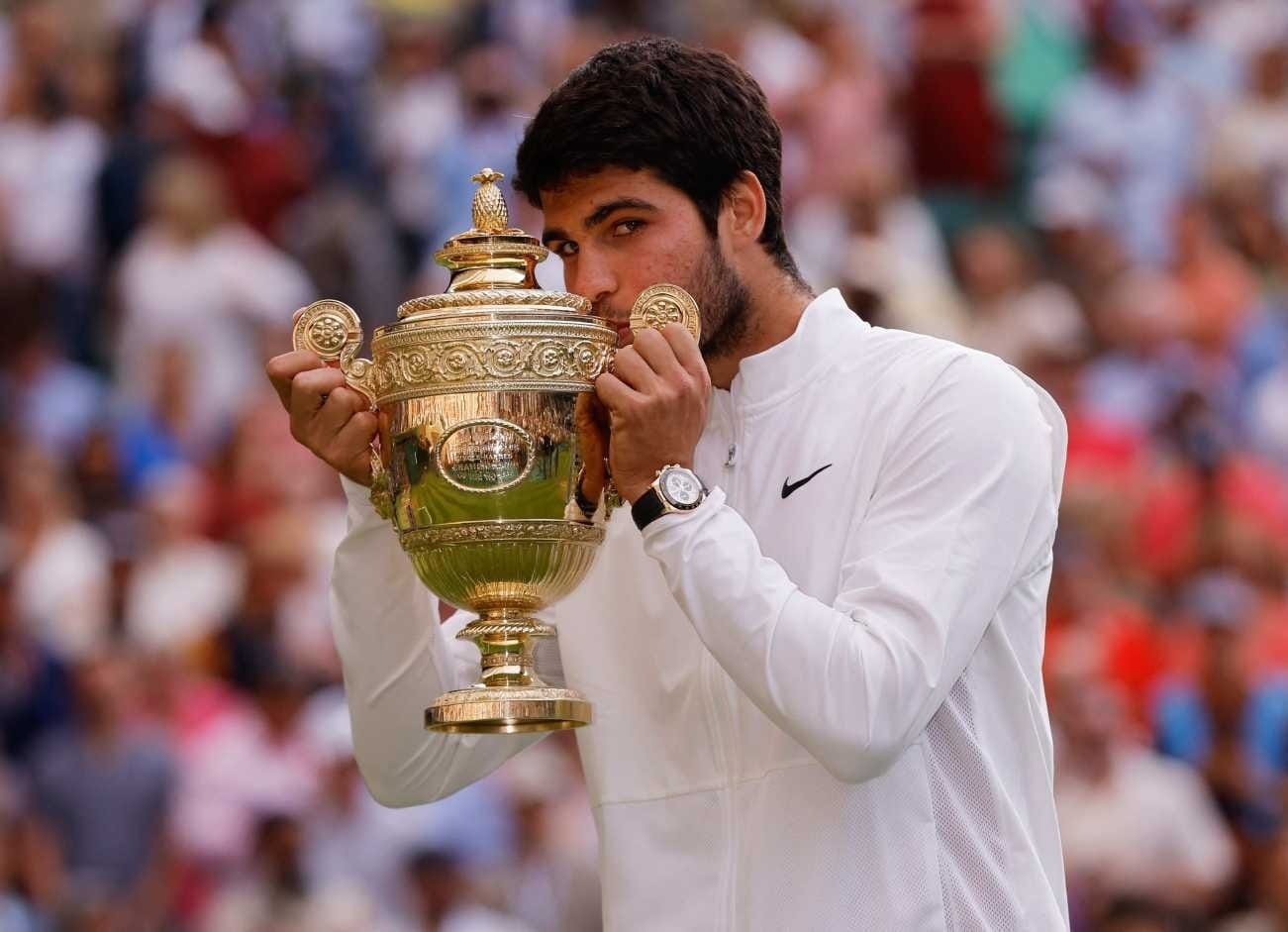 Alcaraz vence Djokovic em um jogo épico de tenis 