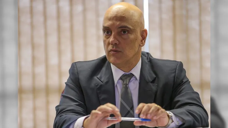 Suspeito de hostilizar Alexandre de Moraes presta depoimento e nega crime