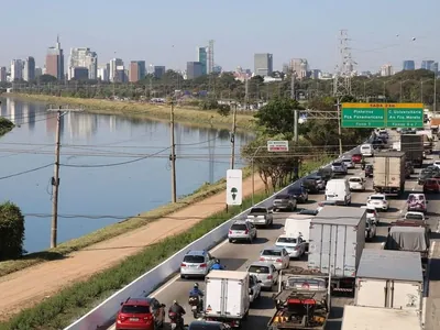 Assista como está o trânsito na Marginal Pinheiros (SP) direto da roda-gigante