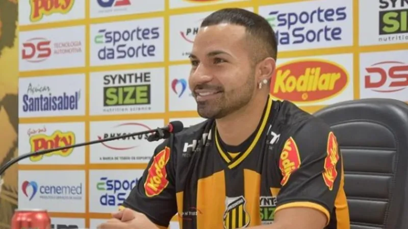 O jogador rescindiu o contrato em comum acordo  