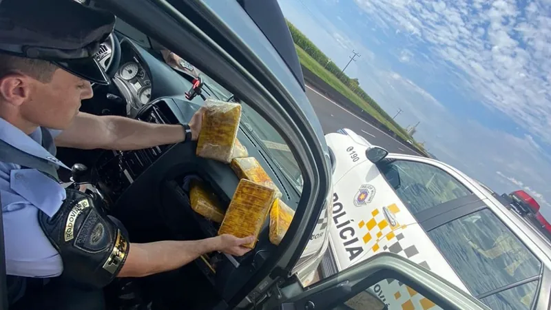 A droga estava escondida dentro de um carro