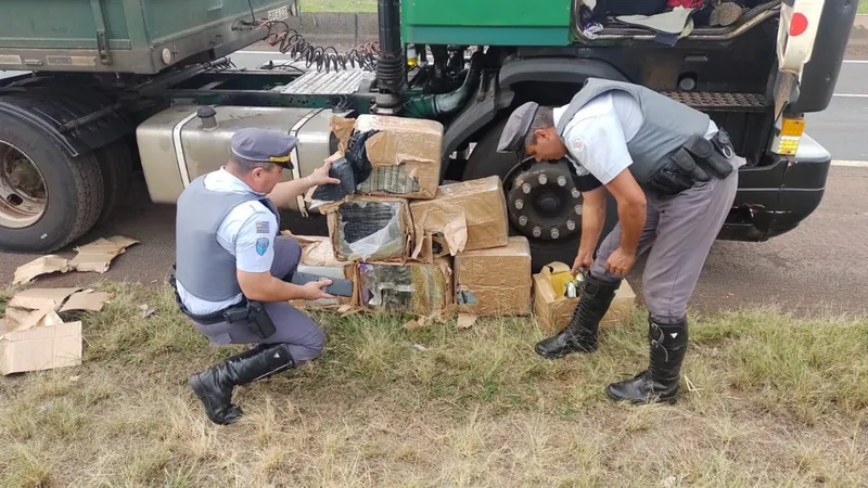 A droga estava escondida na cabine do veículo