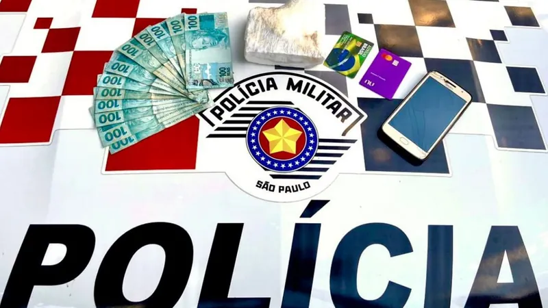 Ela também estava de posse de R$ 1,2 mil