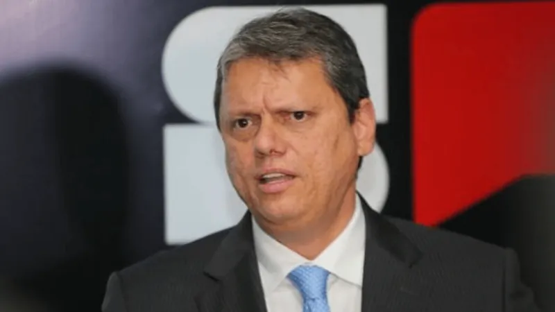 Governador anuncia investimento para viabilizar moradias populares no Vale