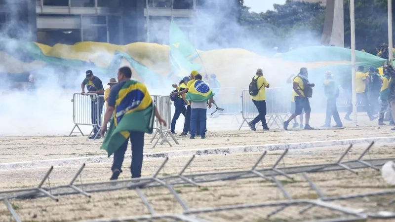 STF torna réus mais 70 investigados pelos atos criminosos de 8 de janeiro