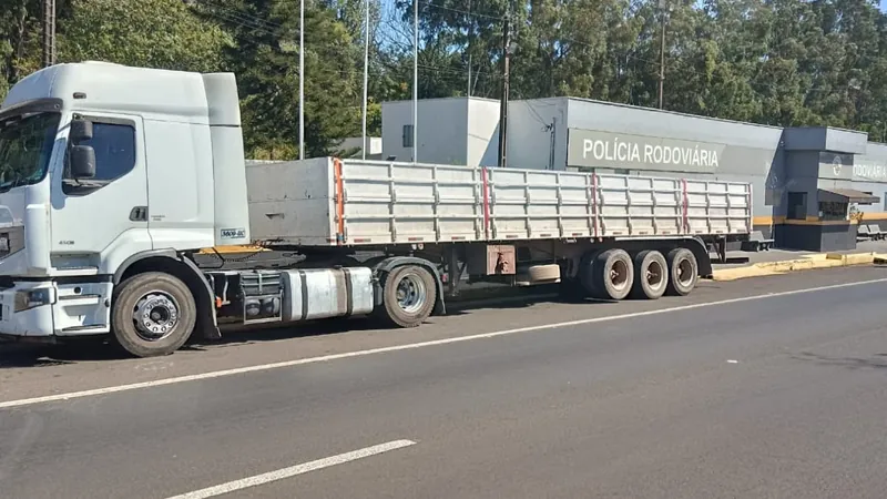 A carreta abordada tinha placas da Bolívia