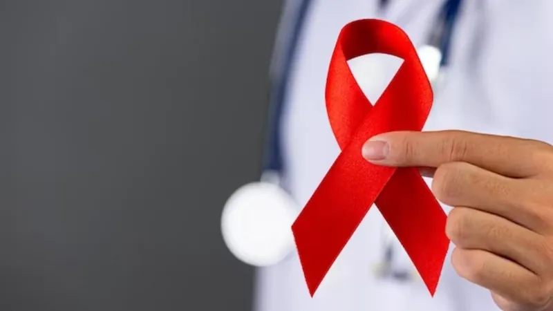 Mortes causadas por HIV caem pela metade, mas infecções aumentam entre jovens