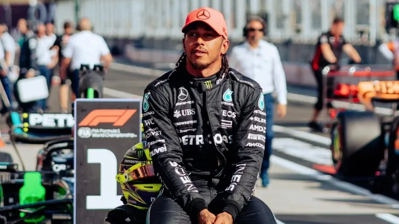 Lewis Hamilton renova com Mercedes na F1 até o fim da temporada 2025