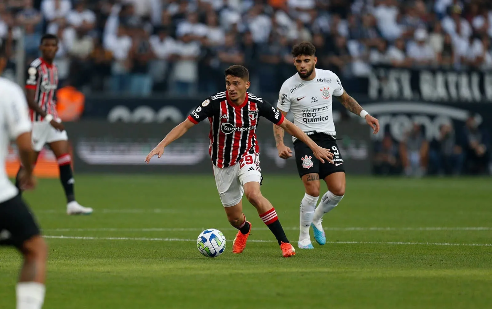 Corinthians x Inter: onde assistir, escalações e como chegam os